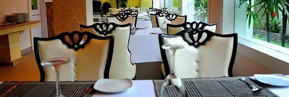 Royal Castle Hotel Νεγκόμπο