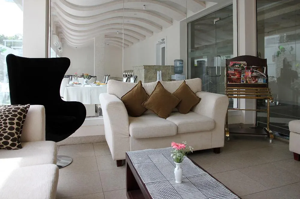 Royal Castle Hotel Negombo