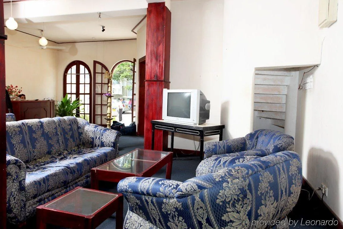 Royal Castle Hotel Negombo