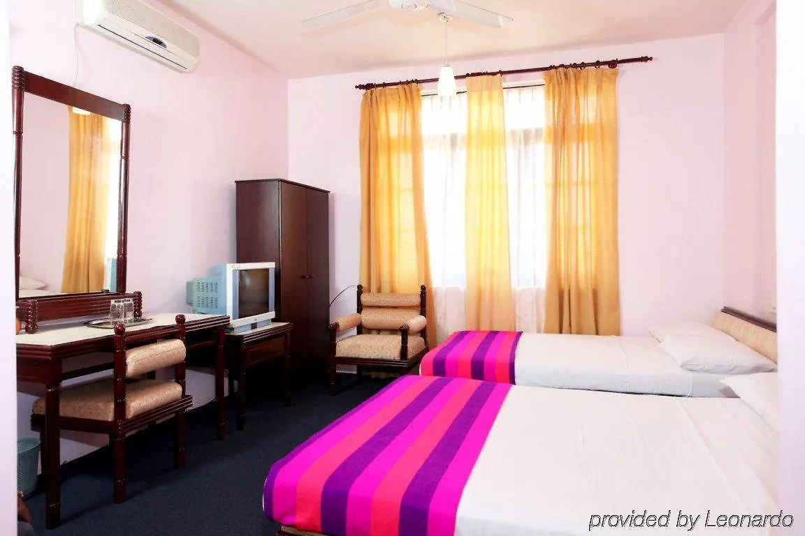 Royal Castle Hotel Negombo