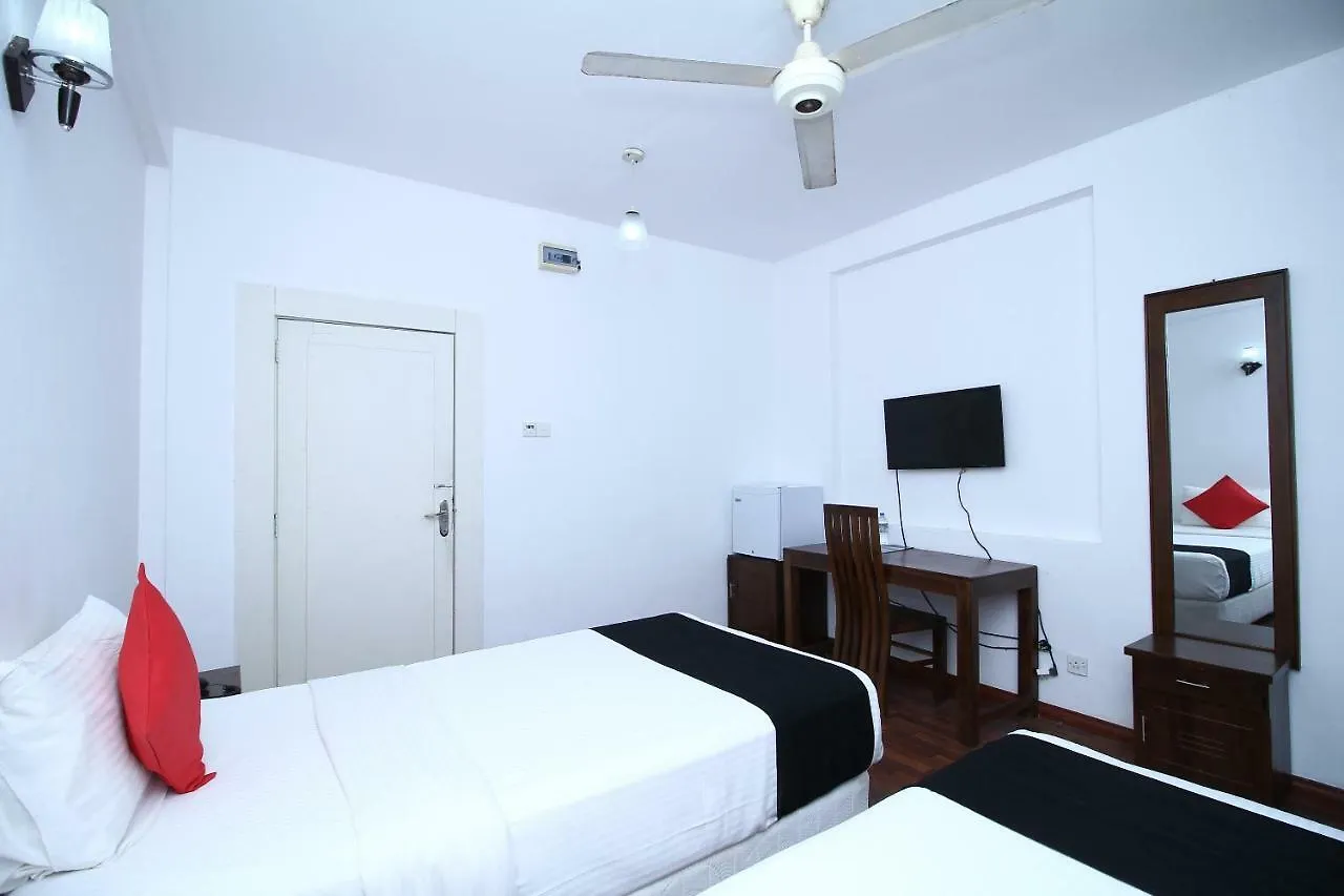 Royal Castle Hotel Negombo 3*,