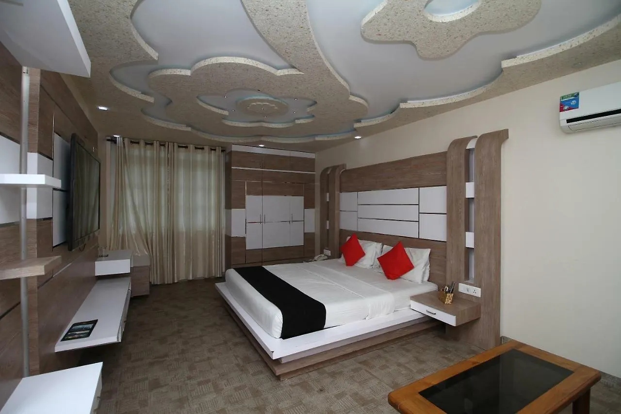 Royal Castle Hotel Negombo 3*,