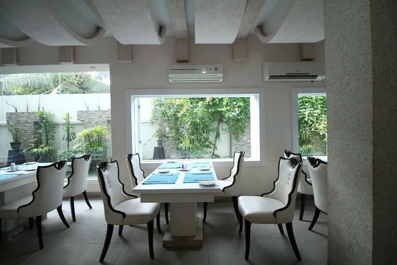 Royal Castle Hotel Negombo
